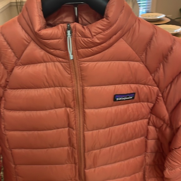 COPY - Women’s Patagonia  Down Sweater Jacket. Full Zip. XL. Burl Red. NWT - Picture 2 of 8